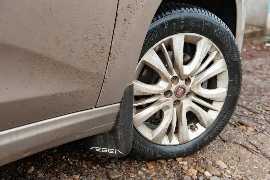Fiat Tipo 2016– Eturoiskeläpät (2 kpl) Image