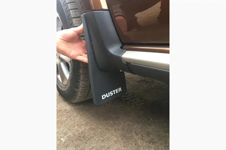 Renault Duster 2008–2017 Premium mallikohtaiset eturoiskeläpät (2 kpl) Kuva 5