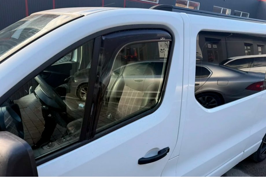 Nissan NV300/Primastar 2016– Ura-asenteiset ikkunatuuliohjaimet (2 kpl, HIC) Image