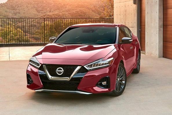 Nissan Maxima uudistuneena lippulaivasedanina