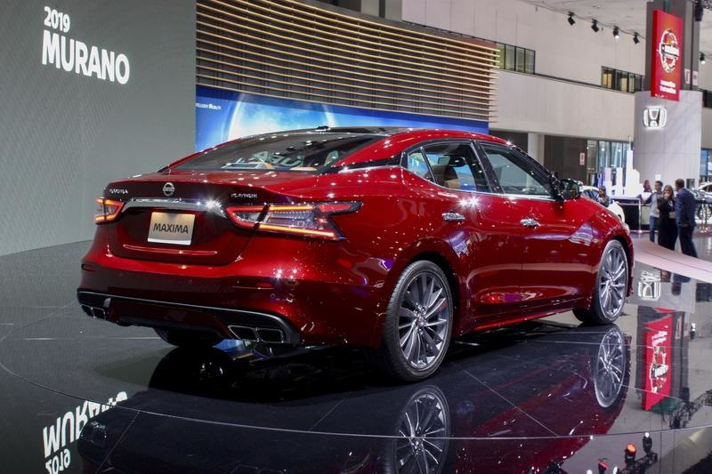 Nissan Maxima uudistuneena lippulaivasedanina