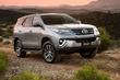 Koeajo: 7-paikkainen tikapuurunkoinen Toyota Fortuner kuva 13