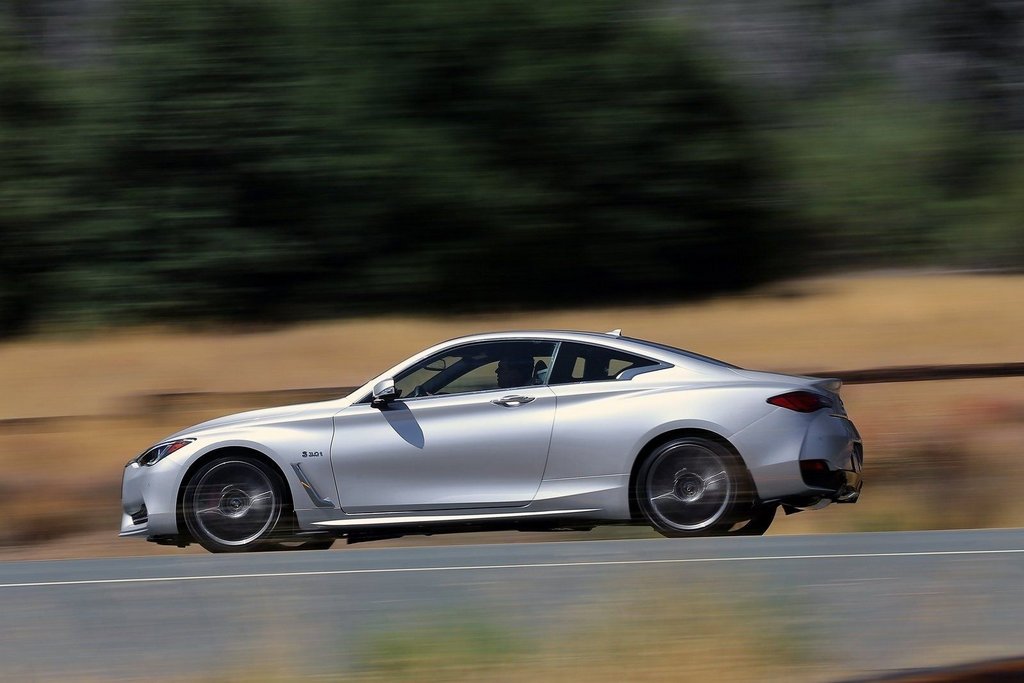 Infiniti Q60 -urheilucoupén koeajo