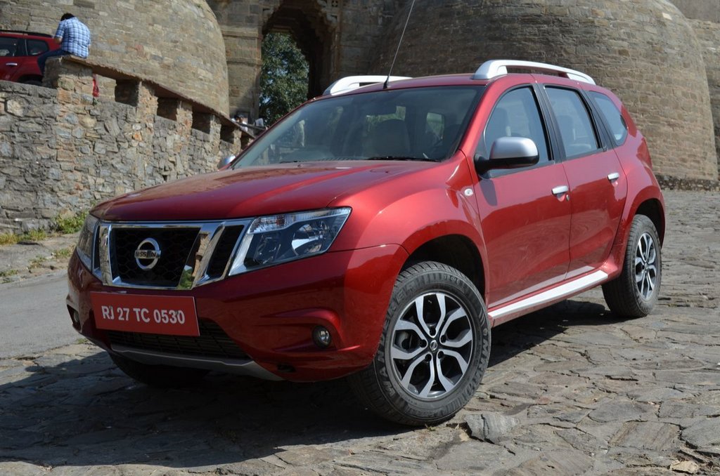 Katsaus uudistettuun Nissan Terrano -crossoveriin