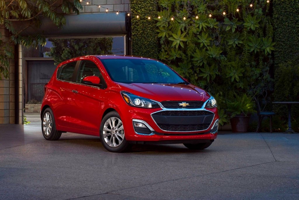 Katsaus päivitettyyn kompaktin Chevrolet Spark -viistoperään