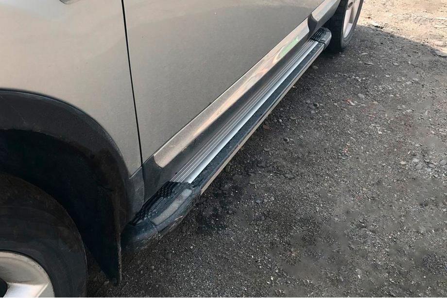 Nissan Qashqai 2010–2014 Rainbow-astinlaudat (2 kpl, alumiini) Image