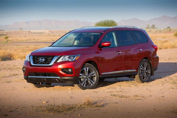 Crossover Nissan Pathfinderin facelift-versio