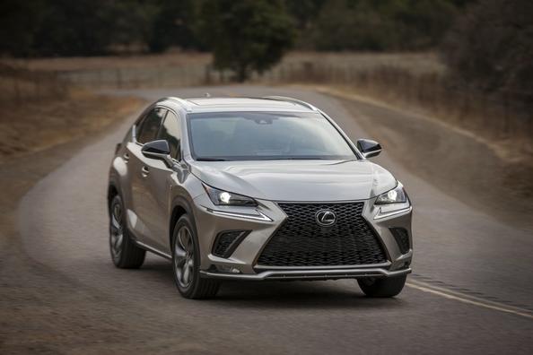 Premium-luokan kompakti crossover Lexus NX