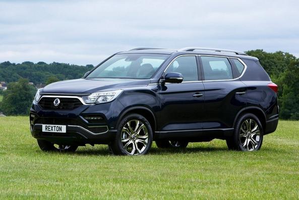 Koeajo: tikapuurunkoinen SsangYong Rexton -katumaasturi Kuva 9