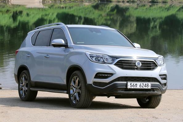 Koeajo: tikapuurunkoinen SsangYong Rexton -katumaasturi Kuva 1