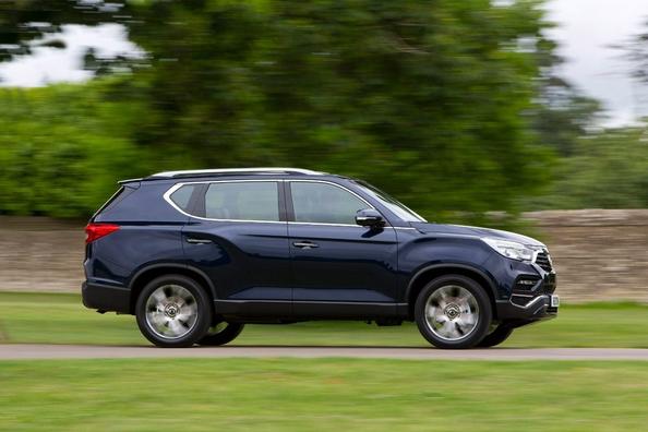 Koeajo: tikapuurunkoinen SsangYong Rexton -katumaasturi Kuva 8