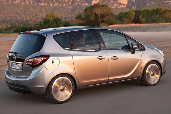 Katsaus kompaktiin tila-autoon Opel Meriva B