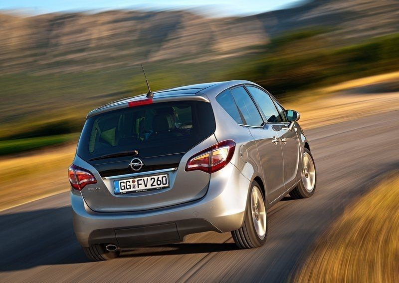 Katsaus kompaktiin tila-autoon Opel Meriva B