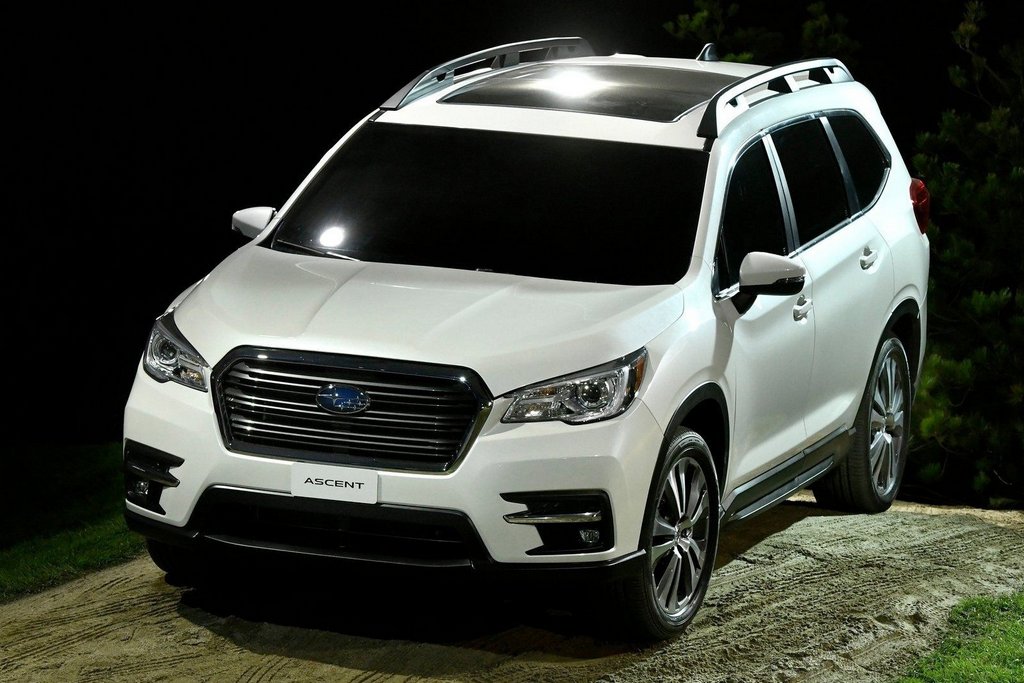 Subaru Ascent: lippulaiva nelivetoinen crossover