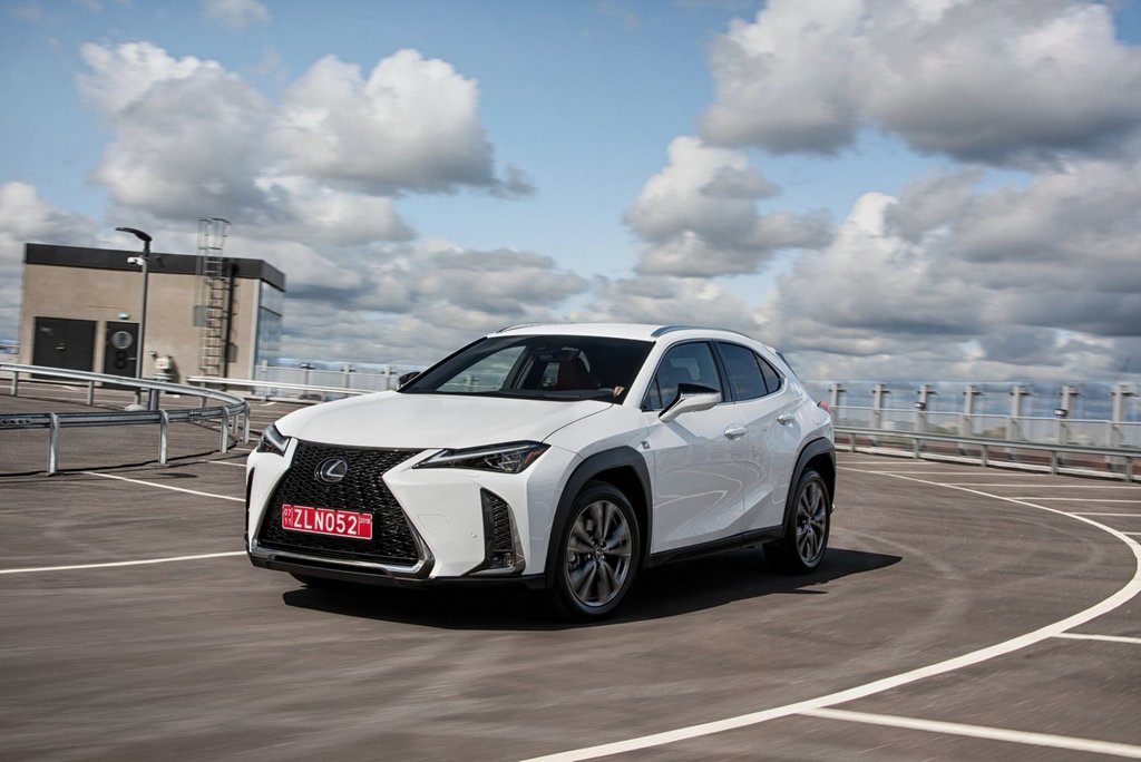 Premium-luokan kaupunkicrossover Lexus UX 200