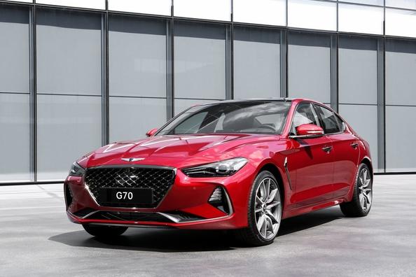 Genesis G70 -sedanin ensimmäinen sukupolvi