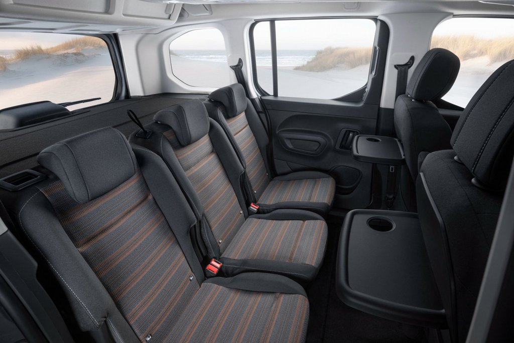 Opel Combo Life -kompaktitila-auton koeajo