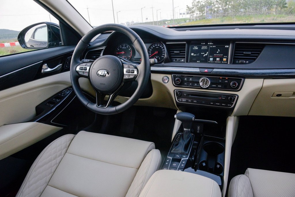 KIA Cadenza -sedanin toinen sukupolvi