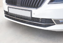 Skoda Superb 2015–2024 OmsaLine etupuskurin kromisuojalistat (3 kpl, ruostumaton teräs) kuva 1