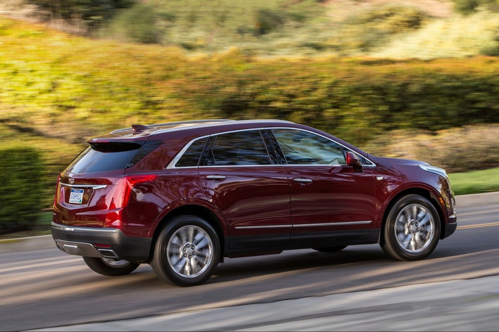 Keskikokoinen Cadillac XT5 -luksuscrossover