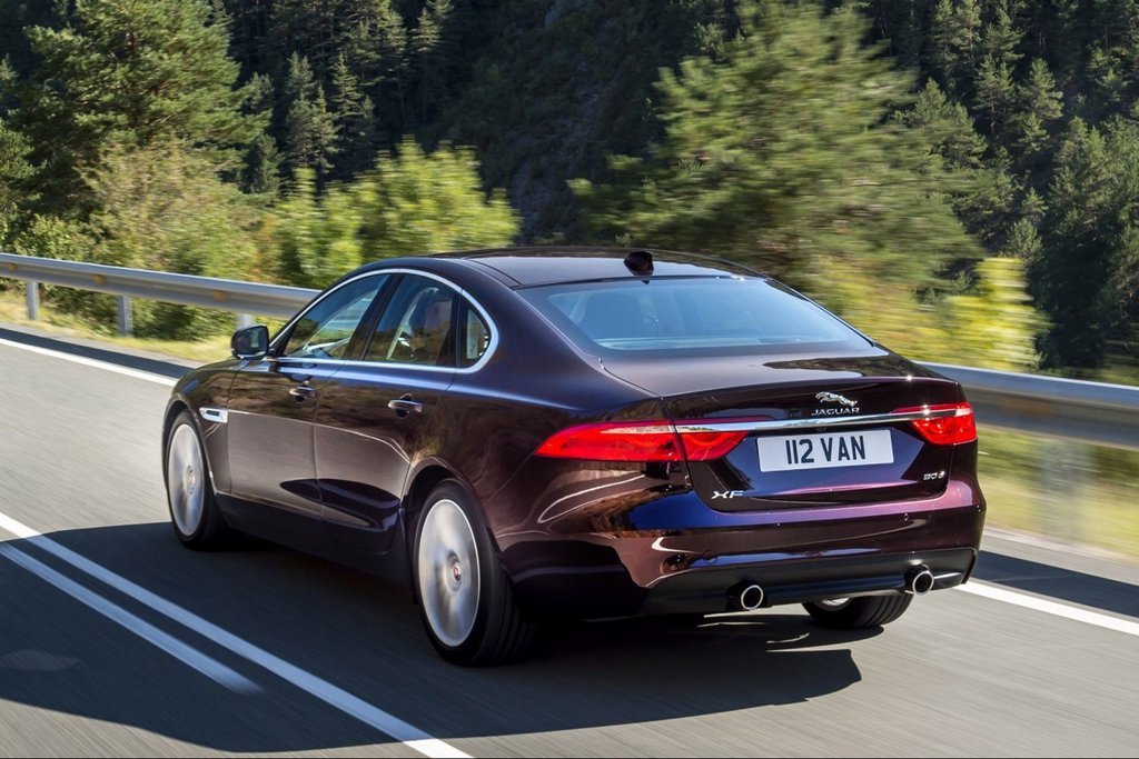 Premium-sedanin Jaguar XF:n toinen sukupolvi