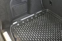 Range Rover Evoque 2012–2018 Tavaratilan kumimatto (adaptiivisella kiinnitysjärjestelmällä) tavaratilaan (Novline) käyttöönotto kuva 3