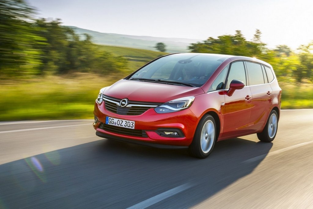 Katsaus kompaktista tila-autosta Opel Zafira