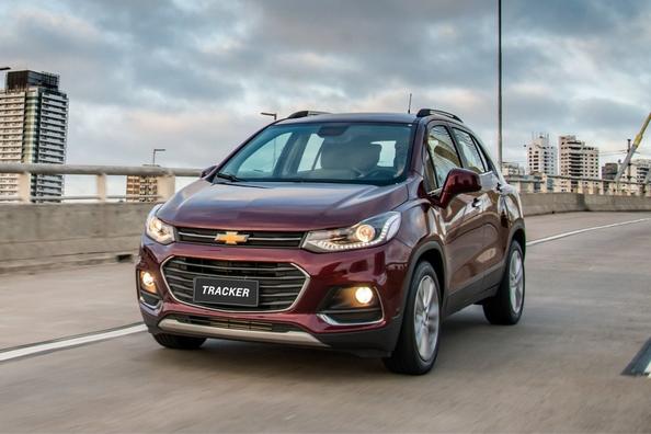Katsaus kompaktiin crossoveriin Chevrolet Tracker