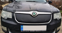 Skoda Superb 2009–2015 Talvisuojus jäähdyttimen säleikköön (yläosa, 2008-2013) kuva 1
