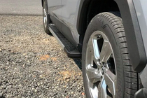 Toyota Rav 4 2019–2025 Sivukynnykset RedLine V1 (2 kpl, alumiini) kuva 1