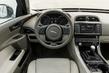 Premium-sedanin Jaguar XE - koeajo kuva 6