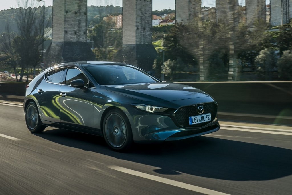 Kompakti hatchback Mazda 3 neljännessä sukupolvessa