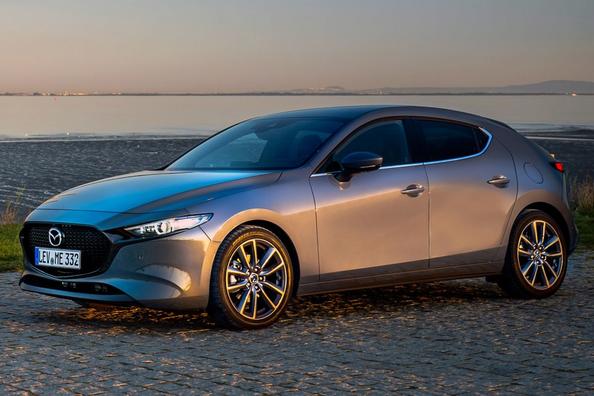 Kompakti hatchback Mazda 3 neljännessä sukupolvessa