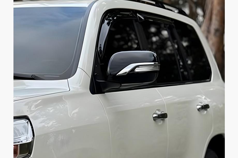 Toyota Land Cruiser 200 2007–2021 Peilinkuoret (vilkulla, 2016-tyyli) Musta väri Image