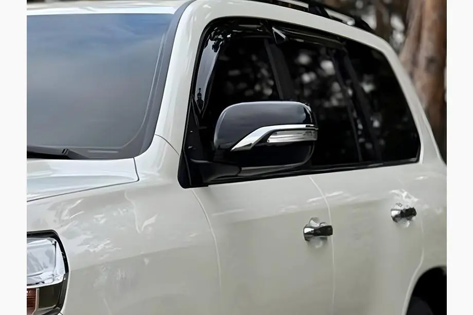 Toyota Land Cruiser 200 2007–2021 Peilinkuoret (vilkulla, 2016-tyyli) Image