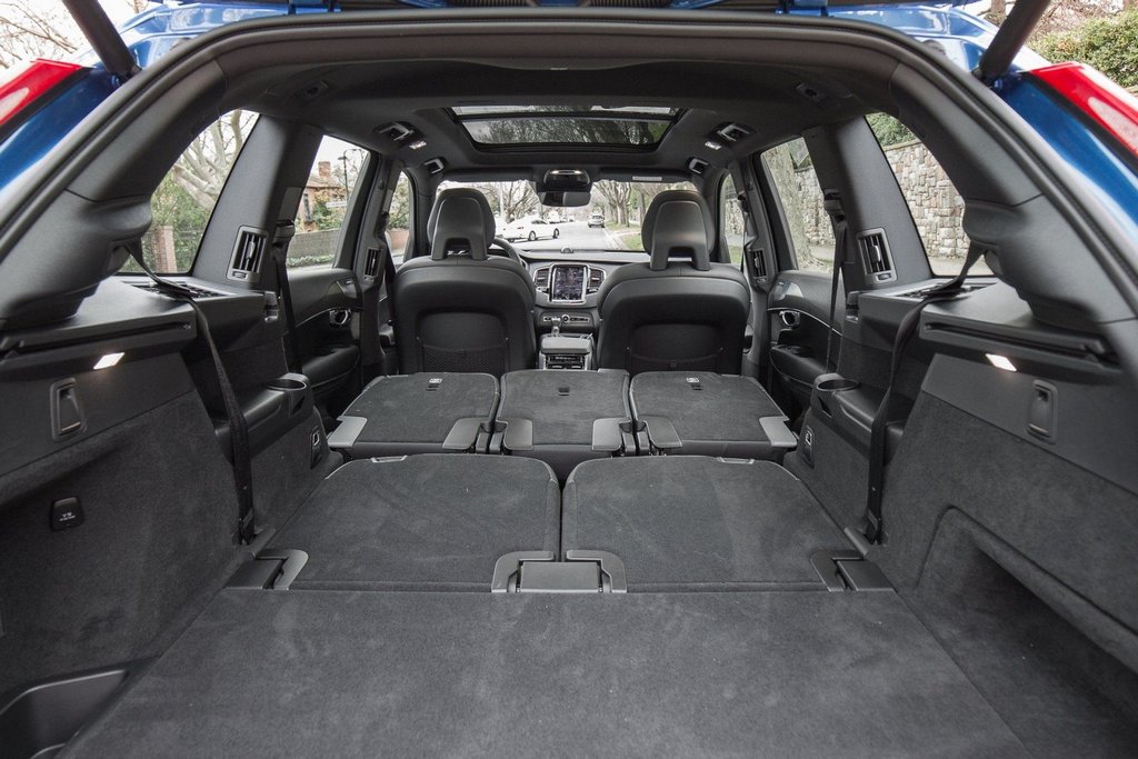 Keskikokoinen Volvo XC90 -crossover, toinen sukupolvi