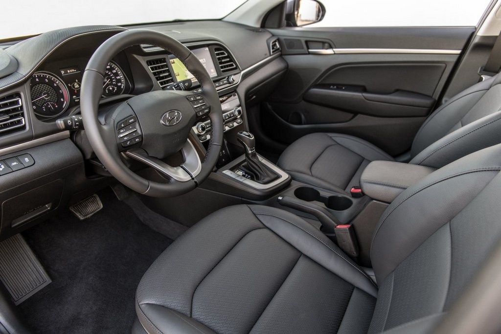 Kompakti sedan Hyundai Elantra uudistuneena