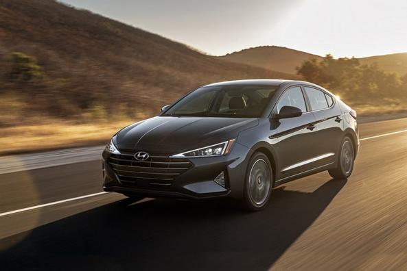 Kompakti sedan Hyundai Elantra uudistuneena