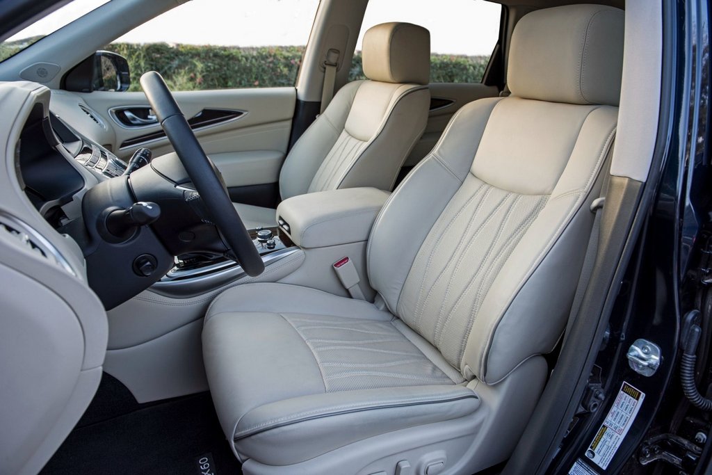 Seitsemänpaikkainen Infiniti QX60 -crossover