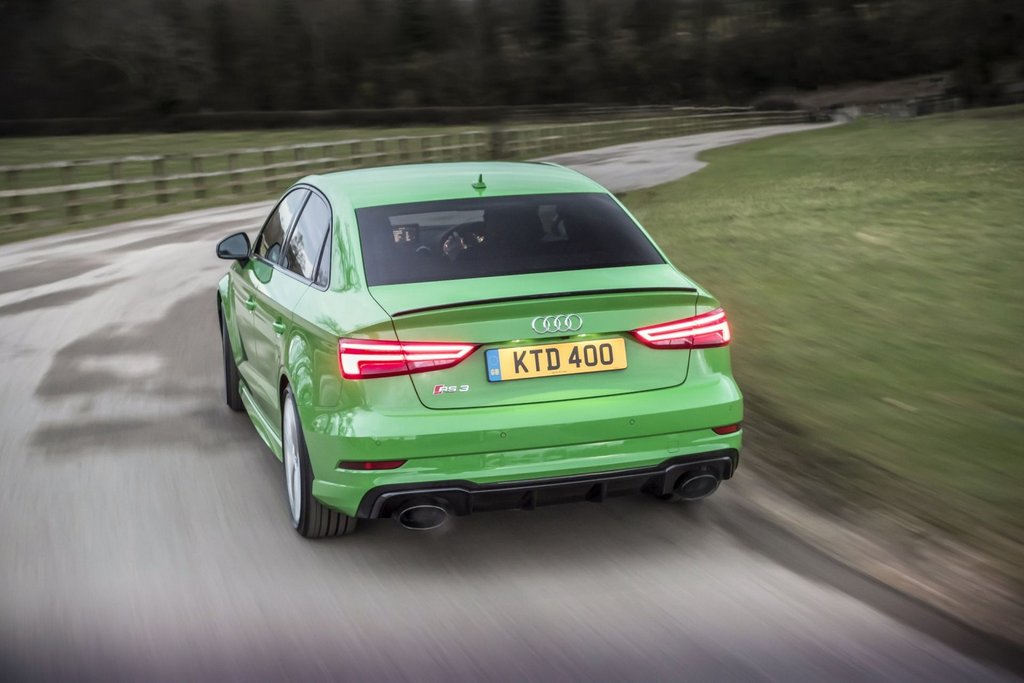 Katsaus kompaktin urheilusedanin Audi RS3:een
