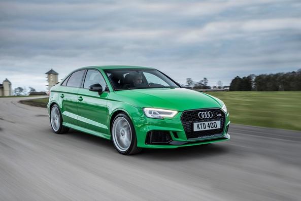 Katsaus kompaktin urheilusedanin Audi RS3:een