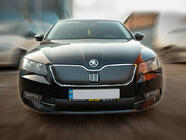 Skoda Superb 2015–2024 Talvisuoja jäähdyttimen säleikköön (2015-2019, yläosa) kuva 1