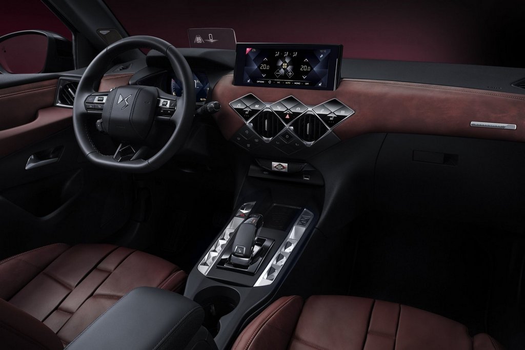 Premium-luokan kompaktin crossoverin DS 3 Crossback koeajo