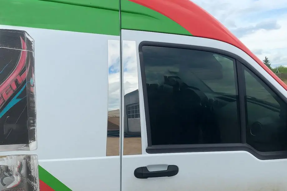 Ford Connect 2002–2006 Ovipilarin kromilista (4 kpl) Image
