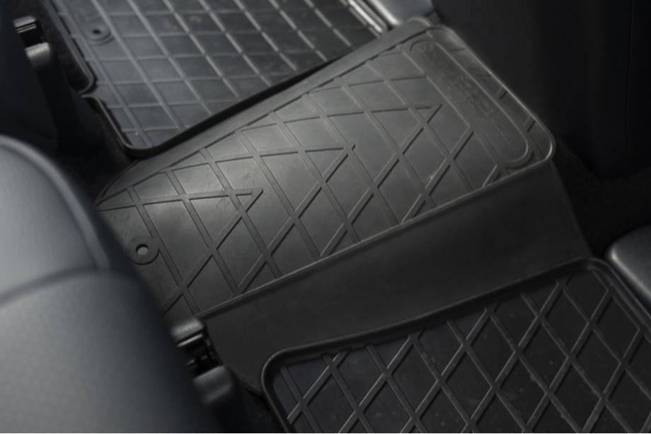 Toyota Land Cruiser Prado 150 2009–2023 Takatunnelimatto (Stingray Premium) Image