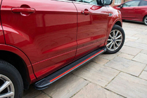 Ford Kuga/Escape 2013–2019 Sivuporrassarja Maya Red (2 kpl, alumiini) Mustilla ovilistoilla kuva 1