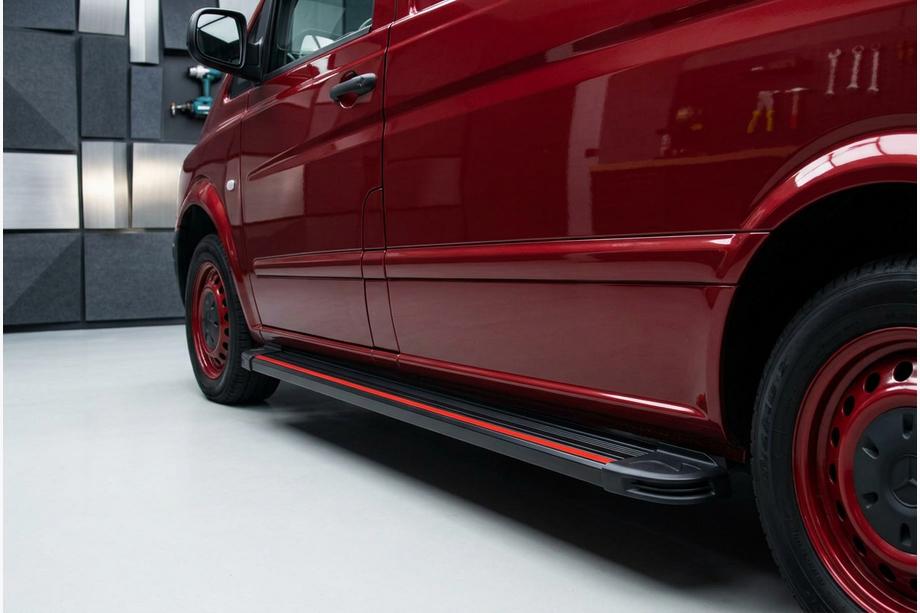 Mercedes Vito/V-class W447 2014– Maya Red-Black sivuportaat (2 kpl, alumiini) Lyhyt (Short) ja keskipitkä (Long) Image