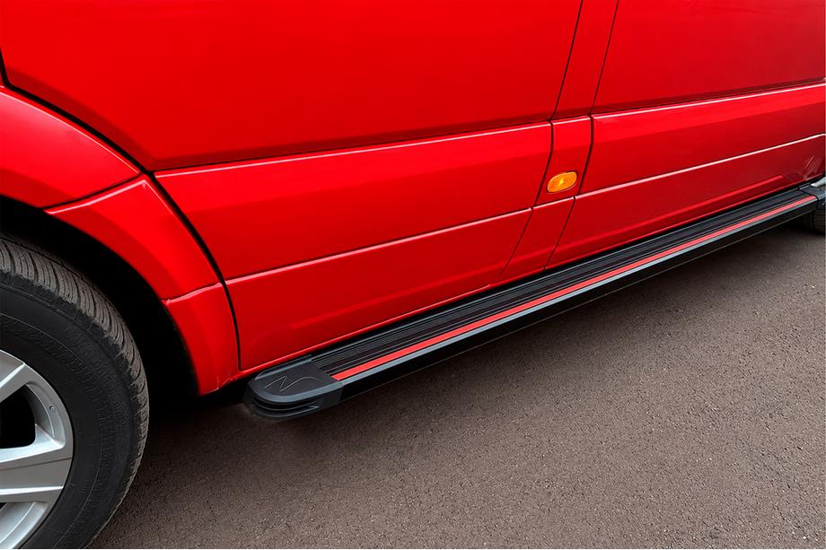 Mercedes Sprinter W906 2006–2018 Sivuaskelmat Maya Red (2 kpl, alumiini) Keskipitkä akseliväli Kuva 4