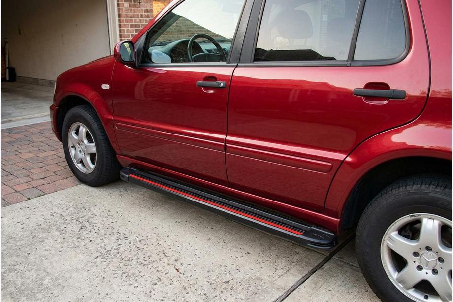 Mercedes ML W163 1997–2005 Sivuaskelmat Maya Red (2 kpl, alumiini) Image