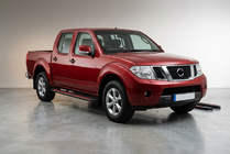 Nissan Navara 2006–2015 Sivuaskelmat Maya Red (2 kpl, alumiini) kuva 1